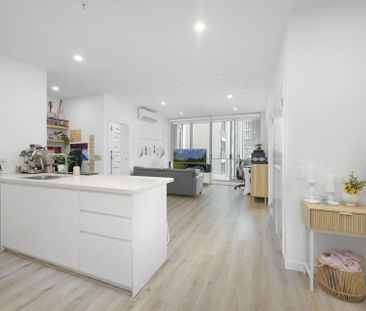 610/10 Aviators Way, Penrith - Photo 3