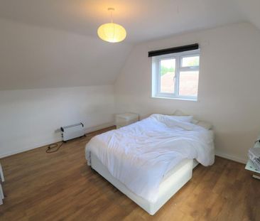 4 bedroom detached house to rent - Photo 2