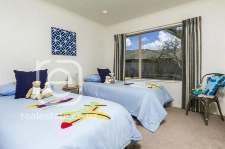 Sunny, single-level and schools - Photo 5