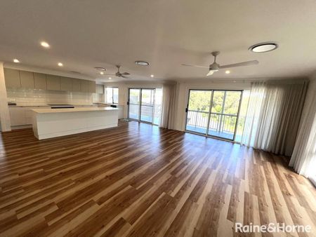 Stunning Family Home in Bomaderry - Photo 5
