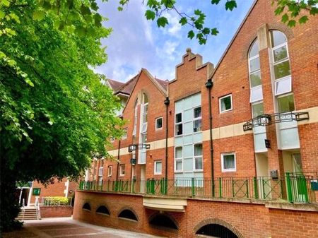 1 bedroom apartment to rent The Royals, High Street, Guildford, GU1 - Photo 2