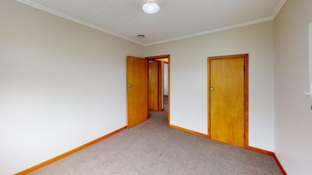 Springvale - 3 Bedrooms - Photo 2