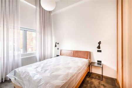 A fantastic newly converted 2 bedroom apartment with a spacious open plan living and dining area. - Photo 5