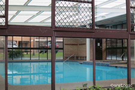 Three Bedroom Townhouse with Garage and Courtyard - Photo 5