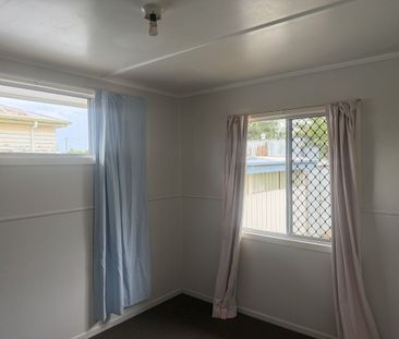 Tidy Home Close to Town and Park - Photo 2