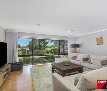 This home has a real "Wow" factor, plus solar! - Photo 2