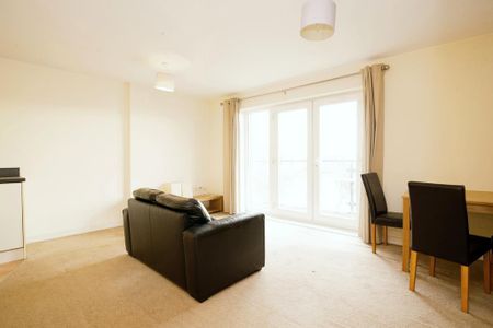 2 bedroom flat to rent - Photo 3