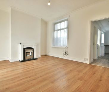 Terraced House to rent on - Photo 3