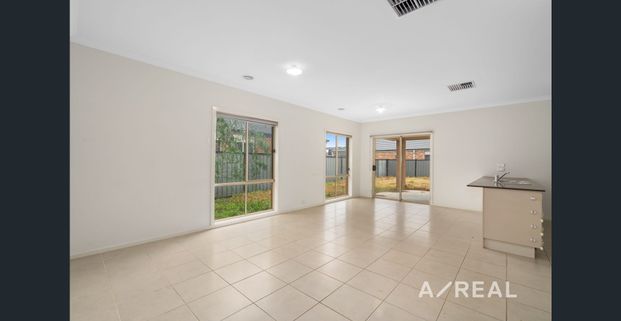 Spacious 4 Bedroom House in Mernda - Photo 1