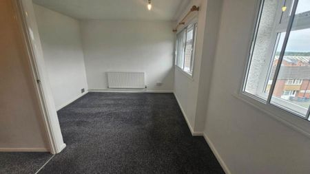 2 bedroom maisonette to rent - Photo 2