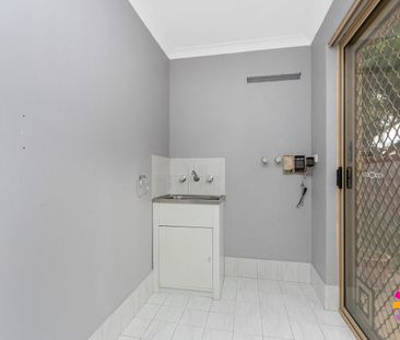 FANTASTIC 3 BEDROOM 2 BATHROOM TOWNHOUSE IN SOUTH PERTH! - Photo 4