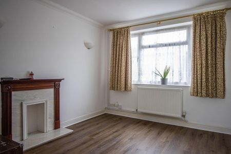 Macaulay Square, Great Shelford - Photo 2