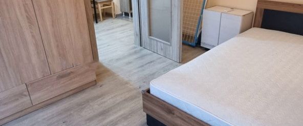 Oferim spre inchiriere apartament o camera - Fotografie 1