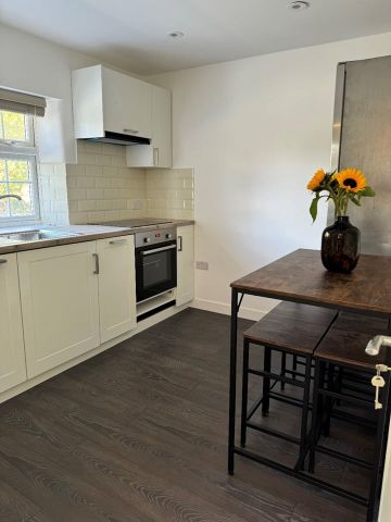 Room in a Shared Flat, Daffodil Street, W12 - Photo 4