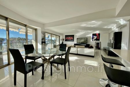 Front de mer, Location appartement de prestige 3 pièces 103 m² - Photo 2