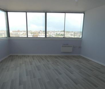 3 bedroom flat to rent - Photo 1