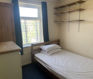 4 bedroom terraced house to rent - Photo 6