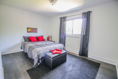 679 Vine St, St. Catharines - 4 Bedroom House - Photo 3