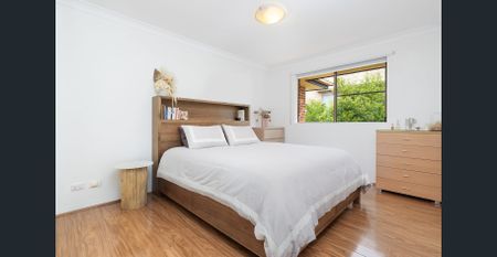 North facing apartment enjoys central address - Photo 2