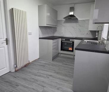 2 bedroom semi-detached house to rent - Photo 2