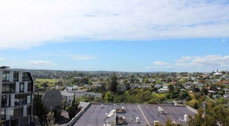 Penthouse Apartment - Photo 3