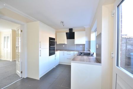 3 bedroom terraced house to rent - Photo 5