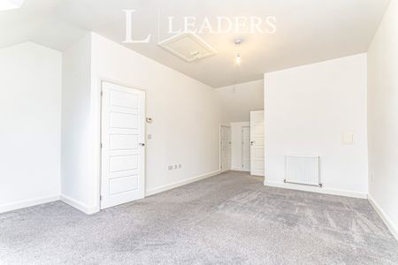 4 bedroom house to rent Bedivere Road, RH11 - Photo 2