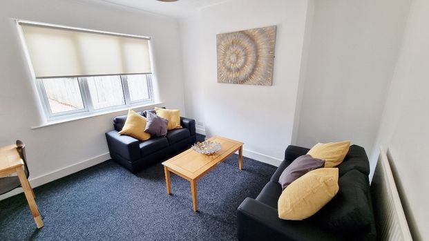 4 Bed Detached House, Greenfield Street, NG7 - Photo 1