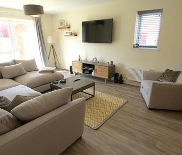 5 bedroom detached house to rent - Photo 2