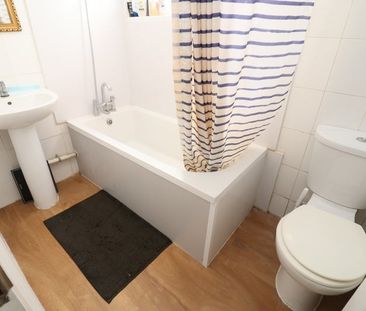 Room in a Shared House, Monega Road, E7 - Photo 3