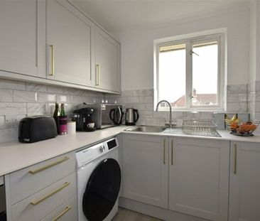 Grove Road, Romford, RM6 - Photo 4