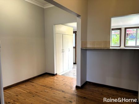 3 Bedrooms PLUS a Granny Flat! - Photo 4