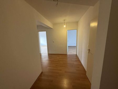 Großzügige Wohnung mit großen Zimmern, Einbauküche und Abstellraum - Foto 4