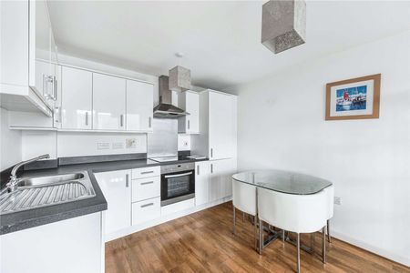 A modern one bedroom apartment with gym access. - Photo 5