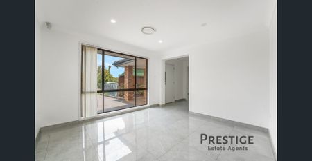 Modern Spacious Family Residence! - Photo 2