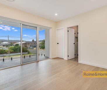 MODERN THREE BEDROOM TOWNHOUSE - Photo 2