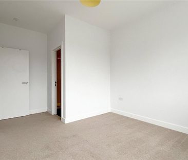 3 bedroom end of terrace house to rent - Photo 3