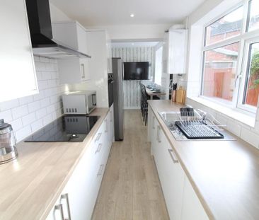 1 bedroom in a house share to rent - Photo 4