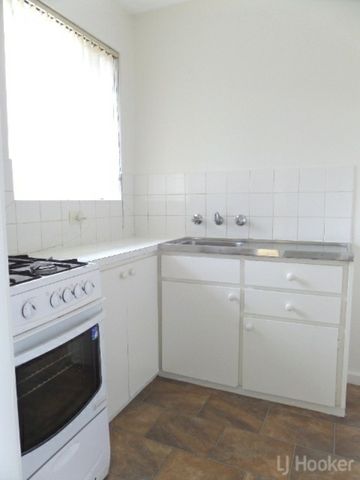 Bedsit Unit With Reverse Cycle Air conditioning - Photo 4