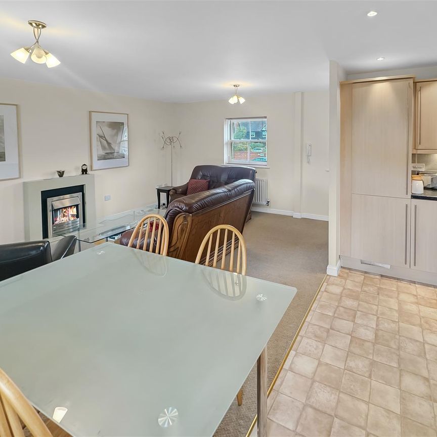 6 St. Johns Road, Colchester, CO7 9DR - Photo 1