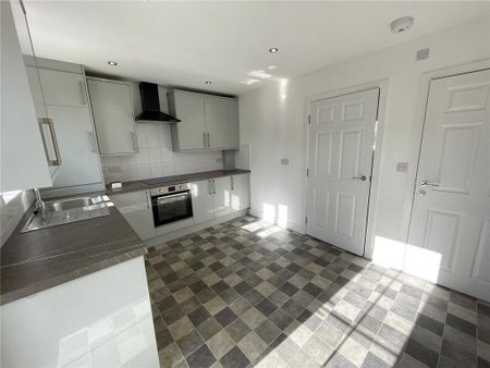 3 bedroom semi-detached house to rent - Photo 5