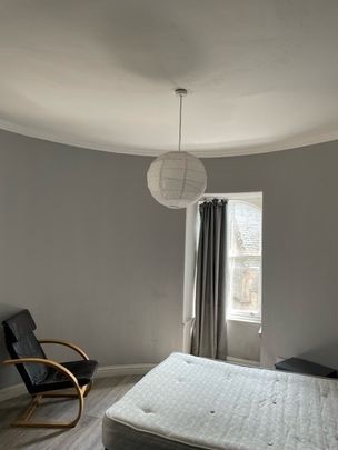 5 Bed Flat, Cockburn Street, EH1 - Photo 1
