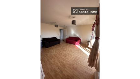 Bed for rent in 2-bedroom apartment in Dublin - Photo 3