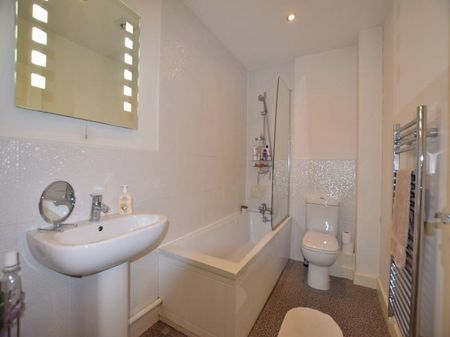 3 Bedroom Terraced To Let - Photo 5