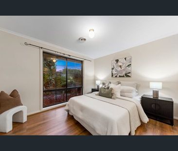 Spacious Family Living in a Prime Pakenham Hills Location - Photo 4