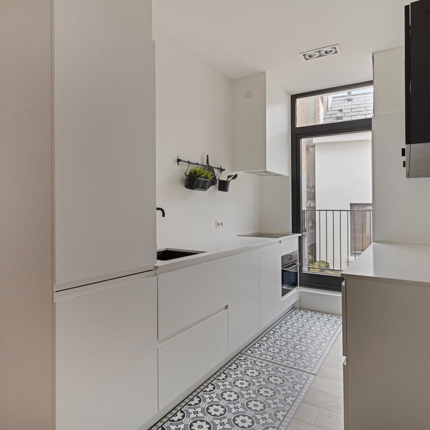 Trendy bemeubeld appartement op toplocatie - Photo 1