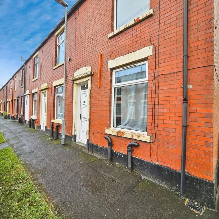 2 bedroom end of terrace house to rent - Photo 1