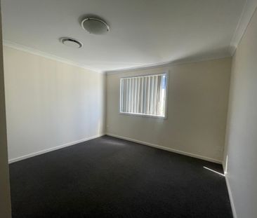 FOUR BEDROOM TOWNHOUSE - Photo 4