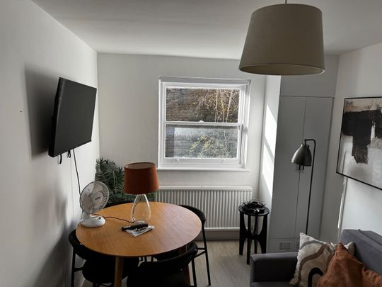 1 Bed Flat, Hammersmith Grove, W6 - Photo 1