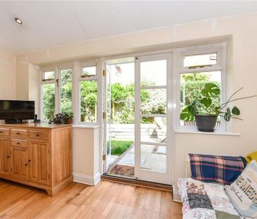 4 bedroom detached house to rent - Photo 3